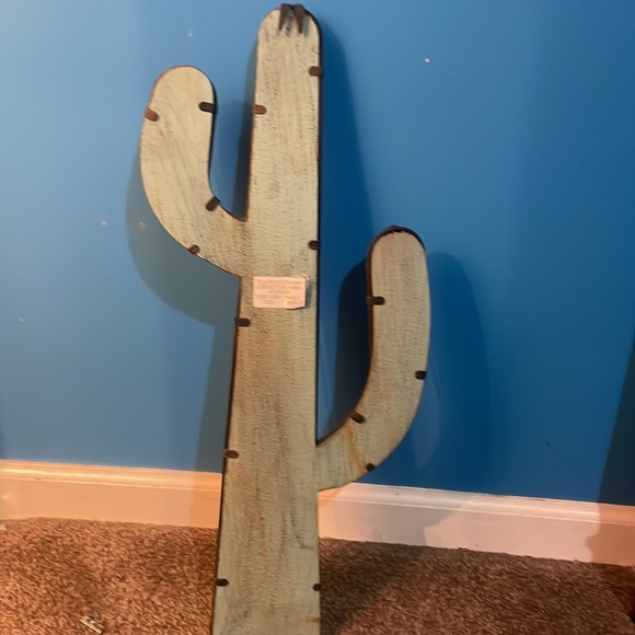metal cactus wall decoration - Picture 2 of 2